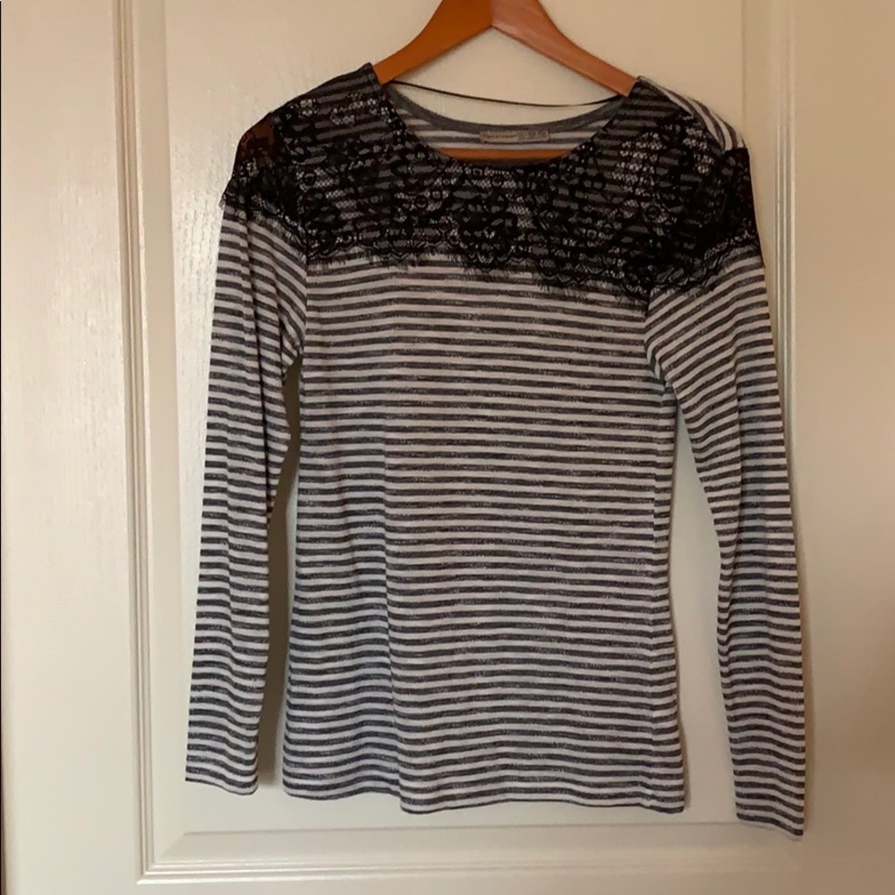 Long sleeve shirt.